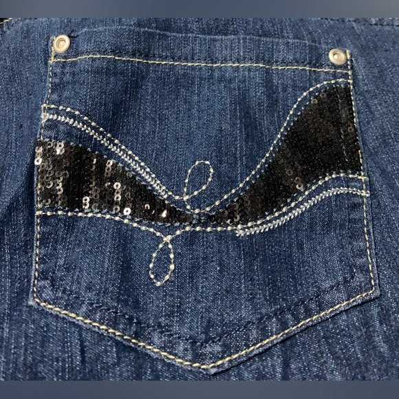 Women’s Plus Size Skinny Jean - Picture 3 of 5